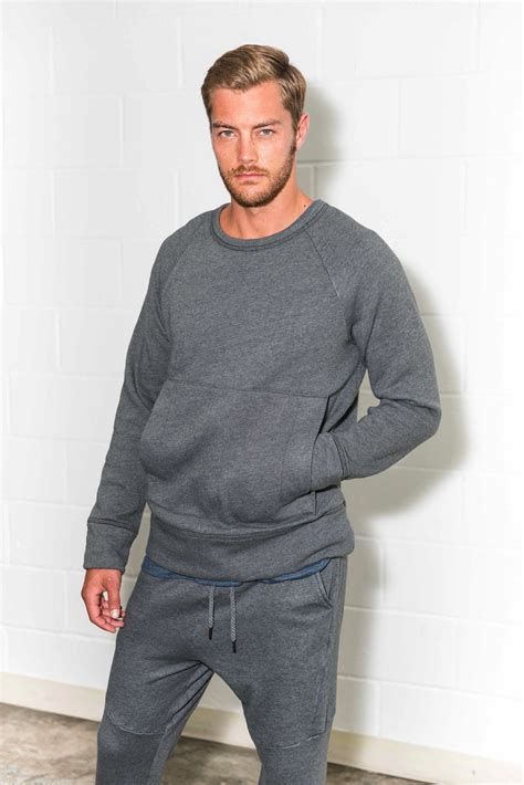 sweatshirt kangaroo pocket